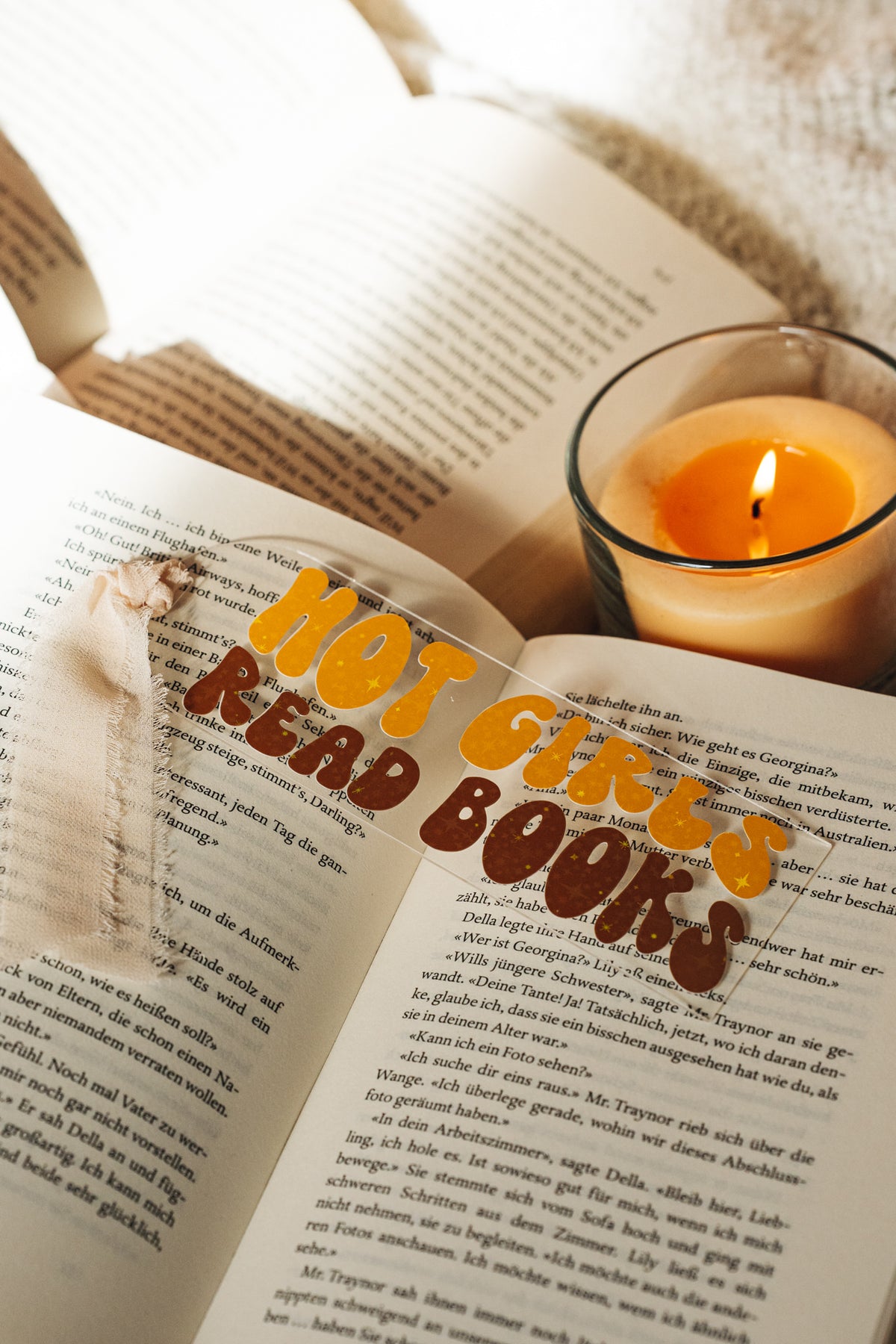 Lesezeichen - hot girls read books