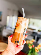 Trinkglas "COFFEE IS MY THERAPY" mit Bambusdeckel und Strohhalm