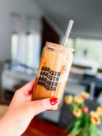 Trinkglas "COFFEE IS MY THERAPY" mit Bambusdeckel und Strohhalm