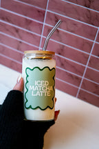 Trinkglas "Iced Matcha Latte" mit Bambusdeckel und Strohhalm