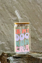 Trinkglas "IN MY DOG MOM ERA" mit Bambusdeckel und Strohhalm