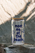 Trinkglas "meet me at the beach" mit Bambusdeckel und Strohhalm