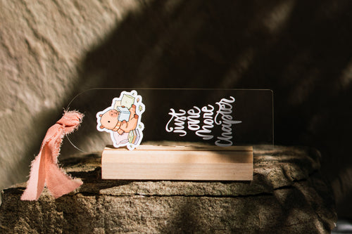 Acryl Lesezeichen -just one more chapter- mit Capybara und Chiffonband