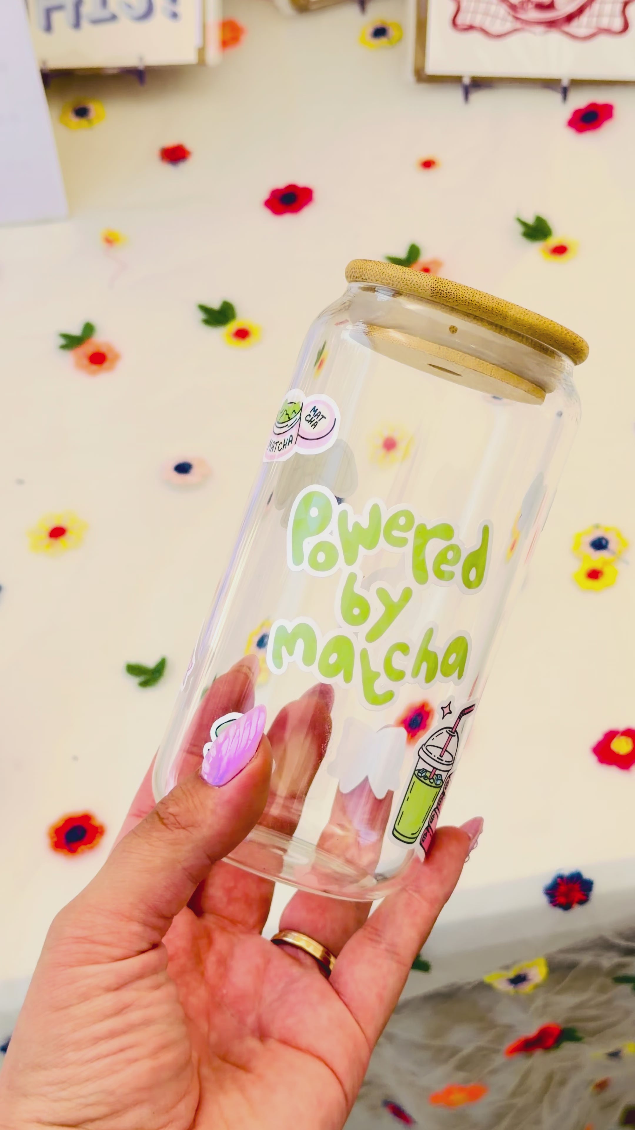 Powerd by Matcha - Trinkglas mit Bambusdeckel und Strohhalm