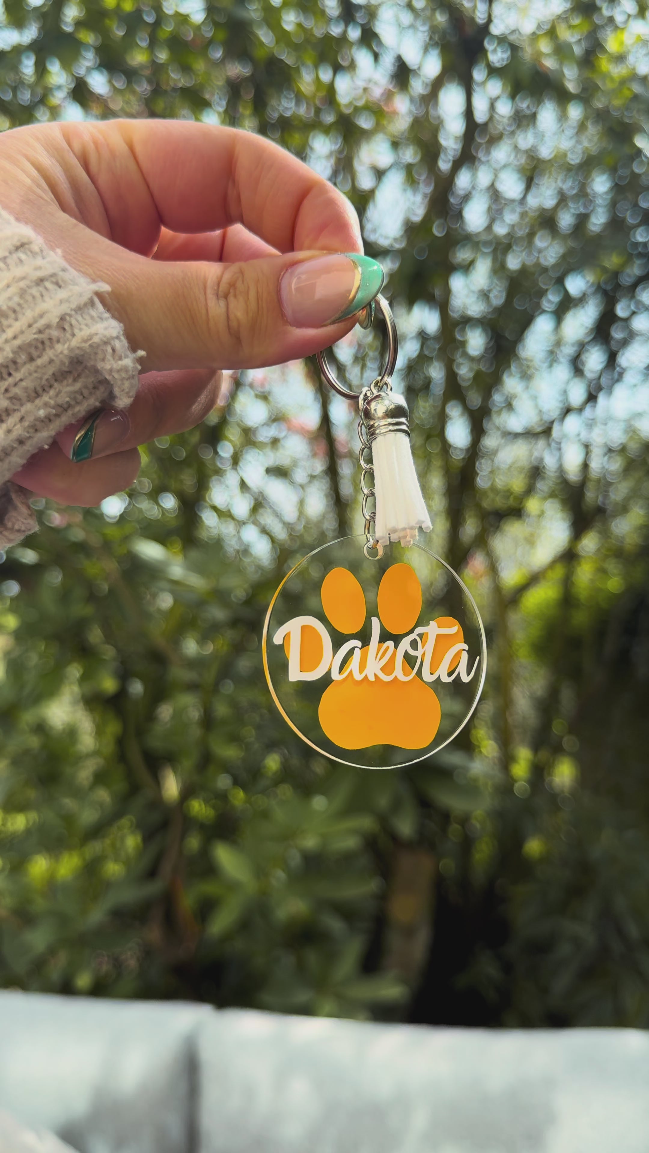Schlüsselanhänger personalisiert mit Pfote und Hundename