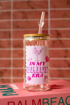 Trinkglas "in my bride era" mit Bambusdeckel und Strohhalm